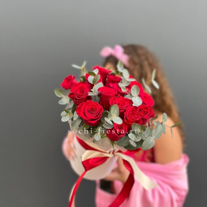 15 Красных роз в боксе №2 в Владикавказе