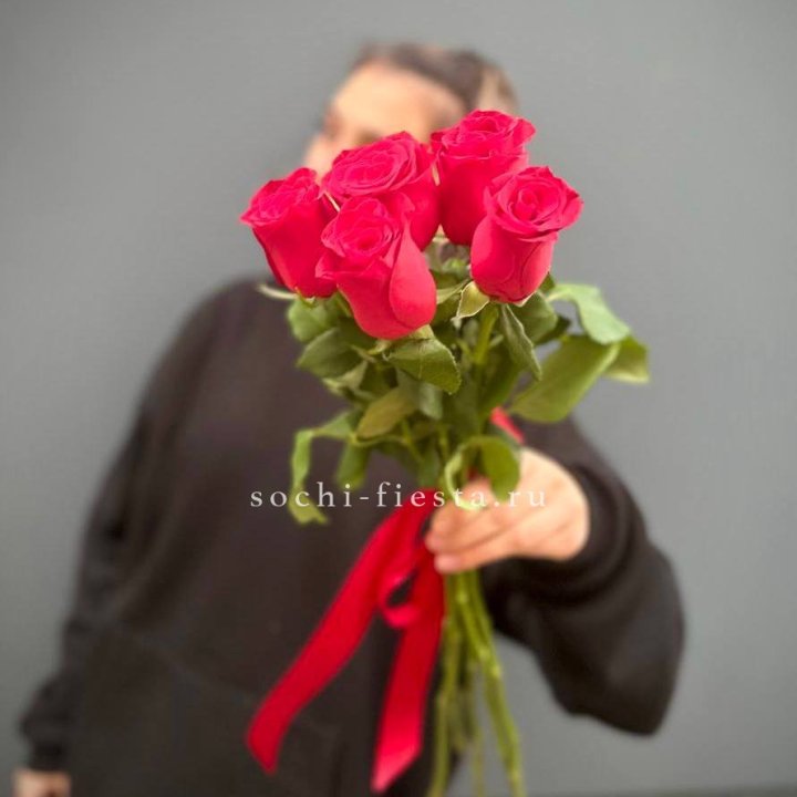 Букет 5 красных роз  в Владикавказе