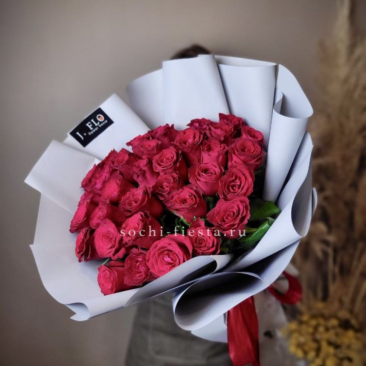 Красные розы 33 шт в Владикавказе