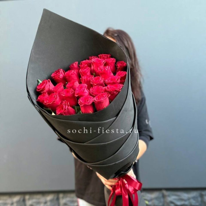 25 высоких красных роз в Владикавказе