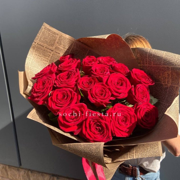 19 красных роз Леди Крафт в Владикавказе