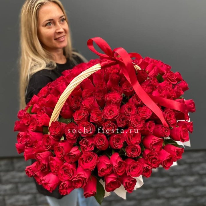 151 красная  роза в корзине в Владикавказе
