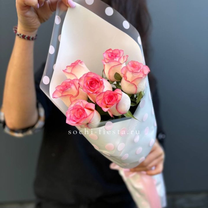 7 роз "Джумилия" в Владикавказе