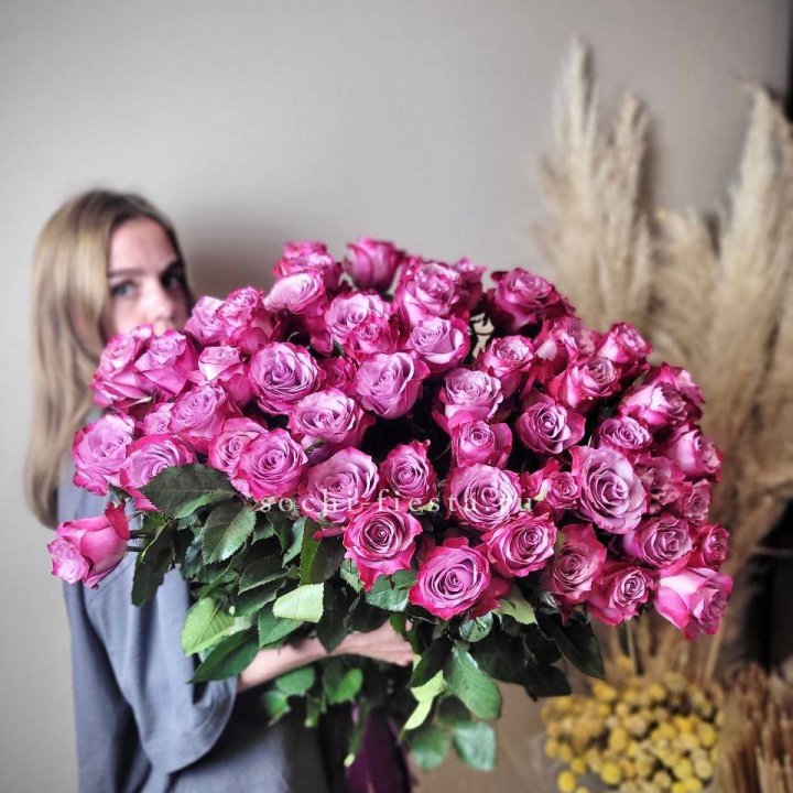 Охапка высоких роз Деп перпел в Владикавказе