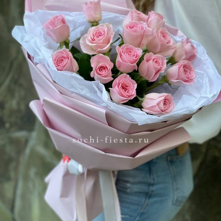Розовые розы в авторском оформлении в Владикавказе