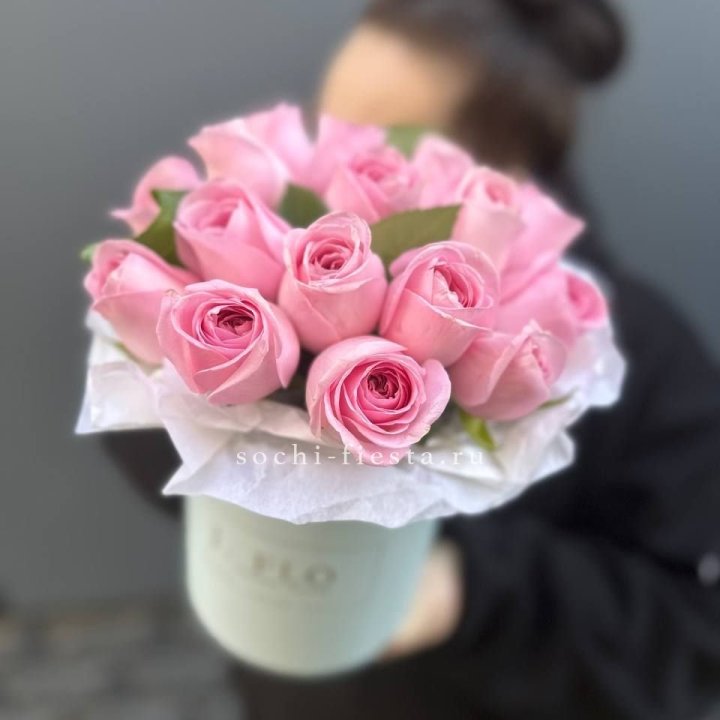 17 розовых роз в цилиндре в Владикавказе