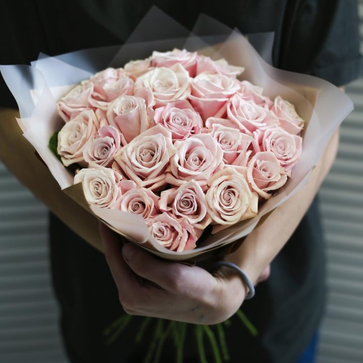 27 кремовых роз в Владикавказе