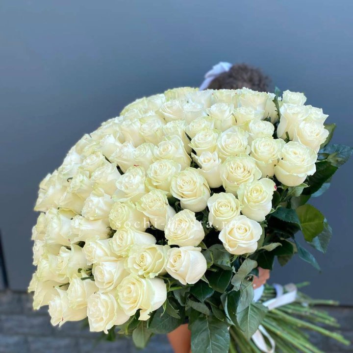 101 белая высокая роза в Владикавказе