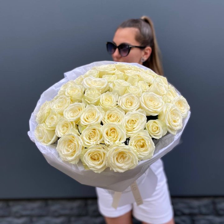51 белая роза  в Владикавказе