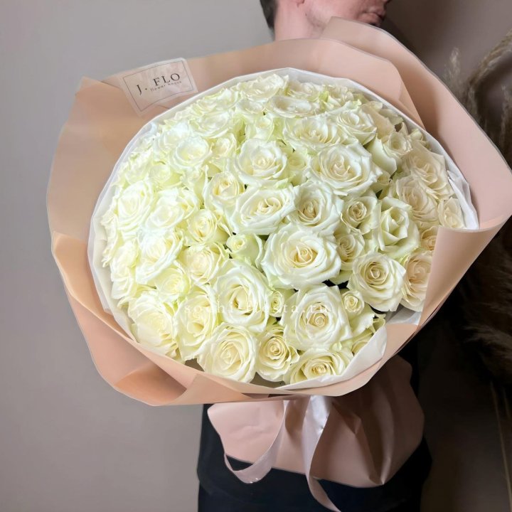 51 белая  роза в оформлении в Владикавказе