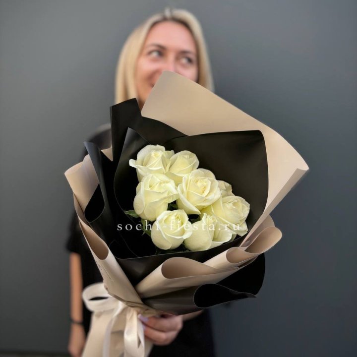 7 белых роз Иммерсив в Владикавказе