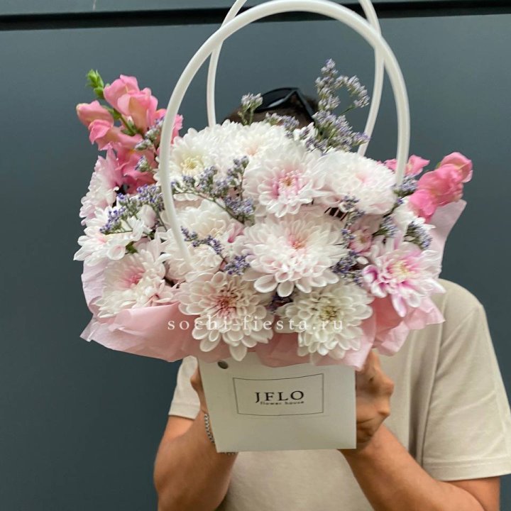 Сумочка из стойких цветов  в Владикавказе