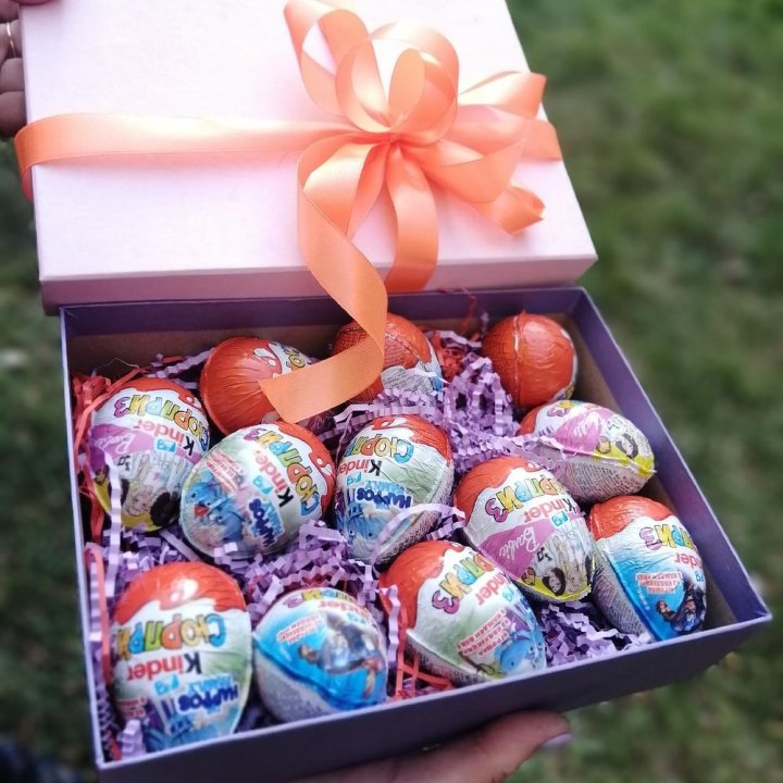 Коробка с киндерами в Владикавказе