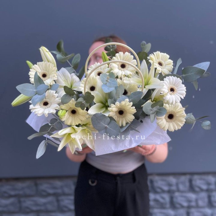Сумочка лилии и герберы в Владикавказе