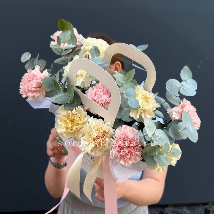 Сумочка из диантусов в Владикавказе