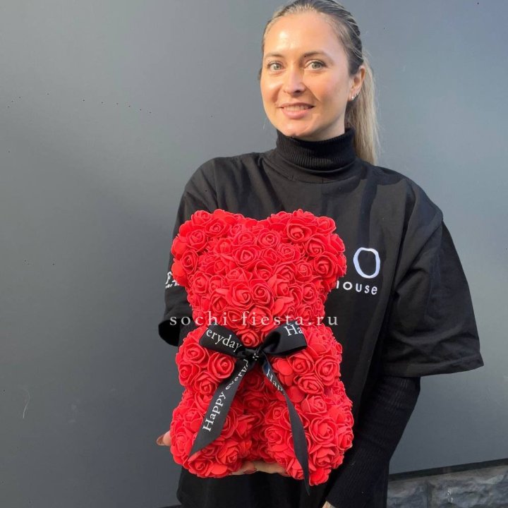 Медведь из роз красный в Владикавказе