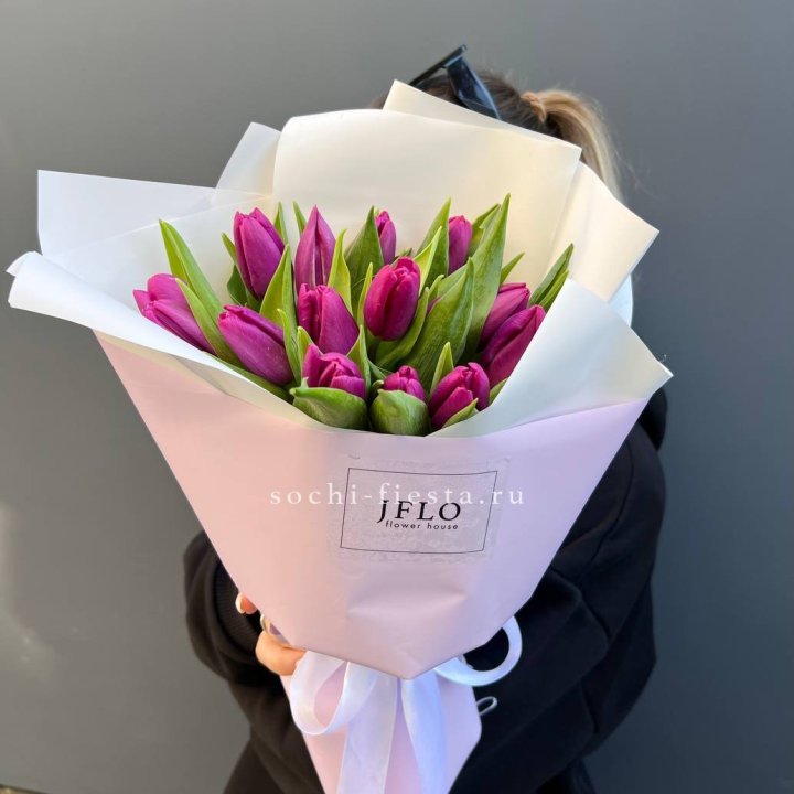 15 пурпурных тюльпанов в Владикавказе