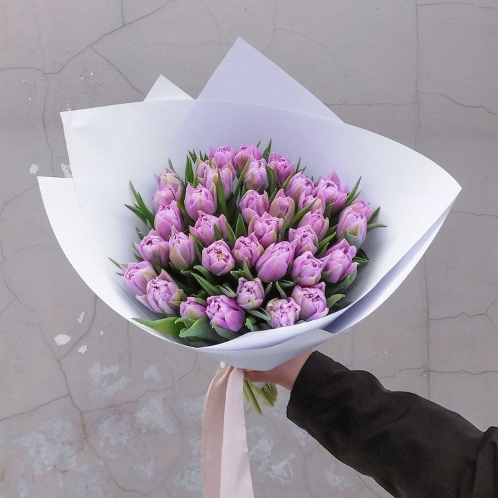 35 сиреневых тюльпанов в Владикавказе