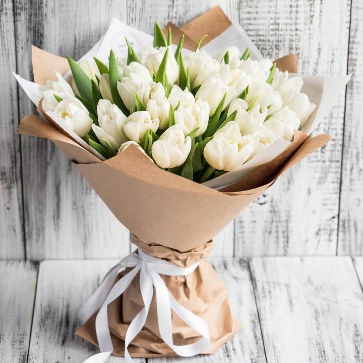 25 белых тюльпанов в Владикавказе