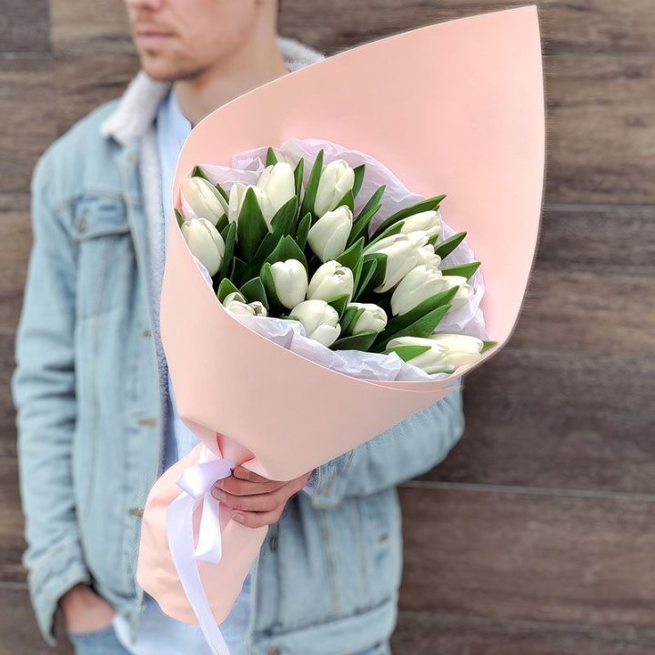 19 белых тюльпанов в Владикавказе