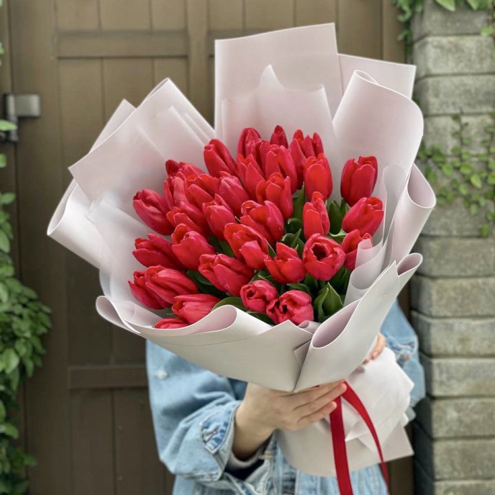 35 красных тюльпанов в Владикавказе