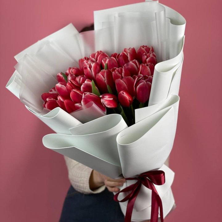 Букет красных тюльпанов в Владикавказе